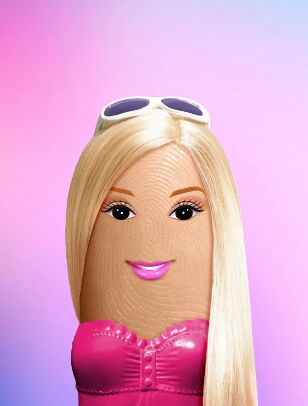 Pulgar-Barbie-600x792.jpg