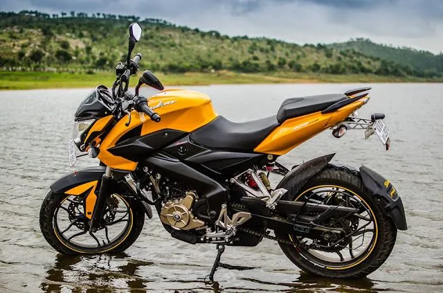 PULSAR 200 NS NUEVA MOTOCICLETA DE BAJAJ : Mi Moto Bajaj Pulsar Indian