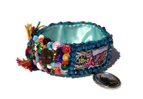 Pulsera bordada con escapulario del divino niño por Toshik en Etsy