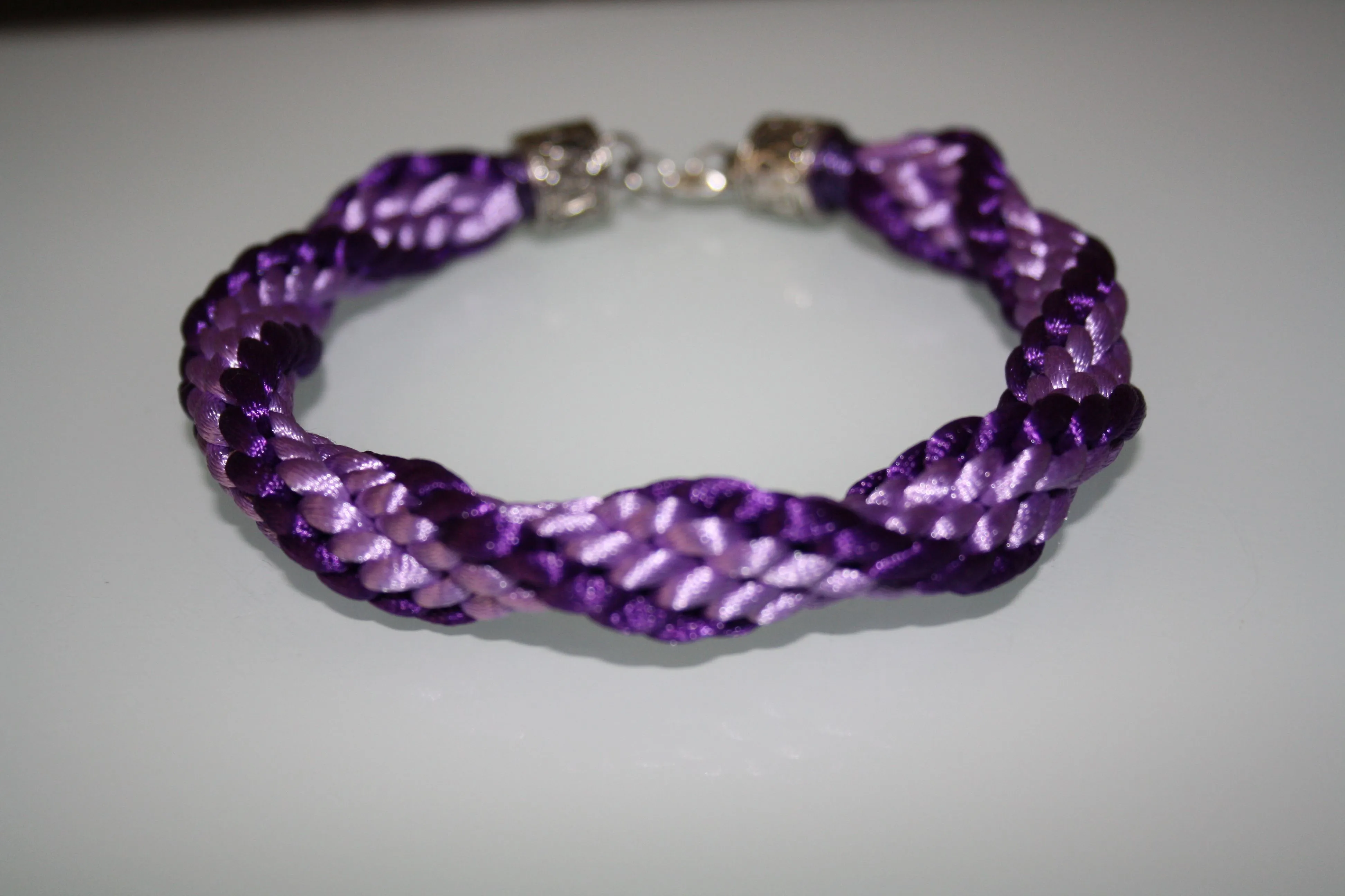 Pulsera cola de ratón tonos lilas | Artesanía Vicnay