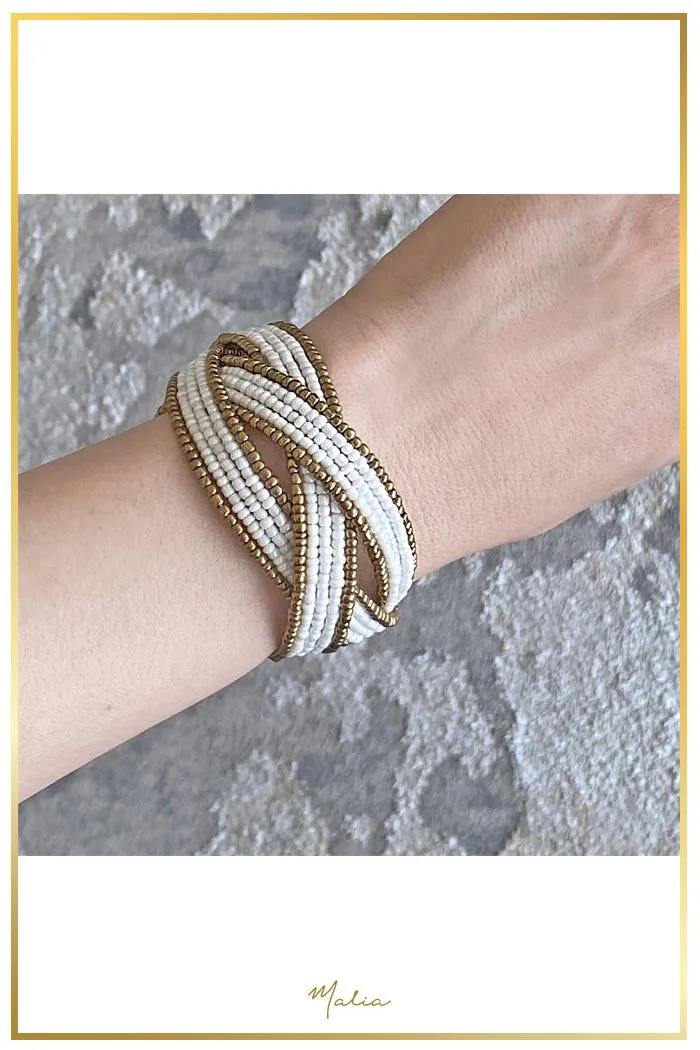 Pulsera Cuff Chaquiras Blancas con Dorado