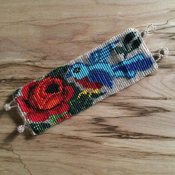 Pulsera PAJARO de chaquira / Joyería Bohemia / por FLORyFAUNA