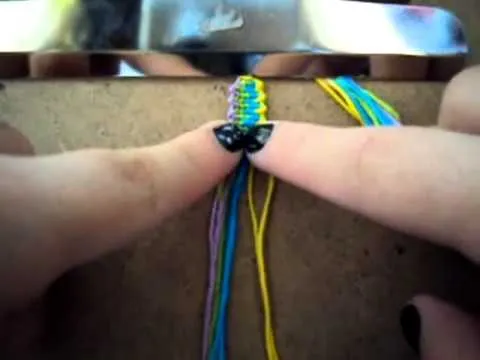 Pulsera tejida - YouTube