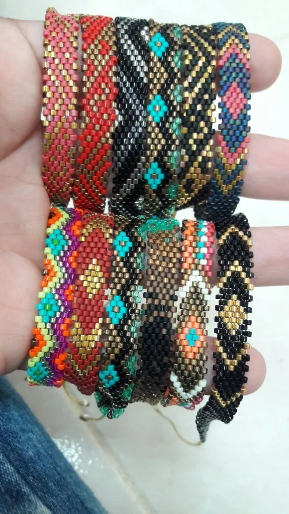 Pulseras en chaquira japonesa | Hacer pulseras bisuteria, Bisuteria y  complementos, Pulseras de joyería