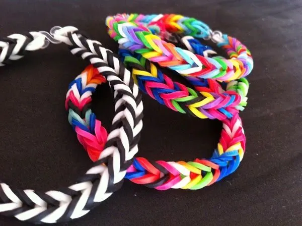 Pulseras de goma on Pinterest | Rainbow Loom, Manualidades and Html