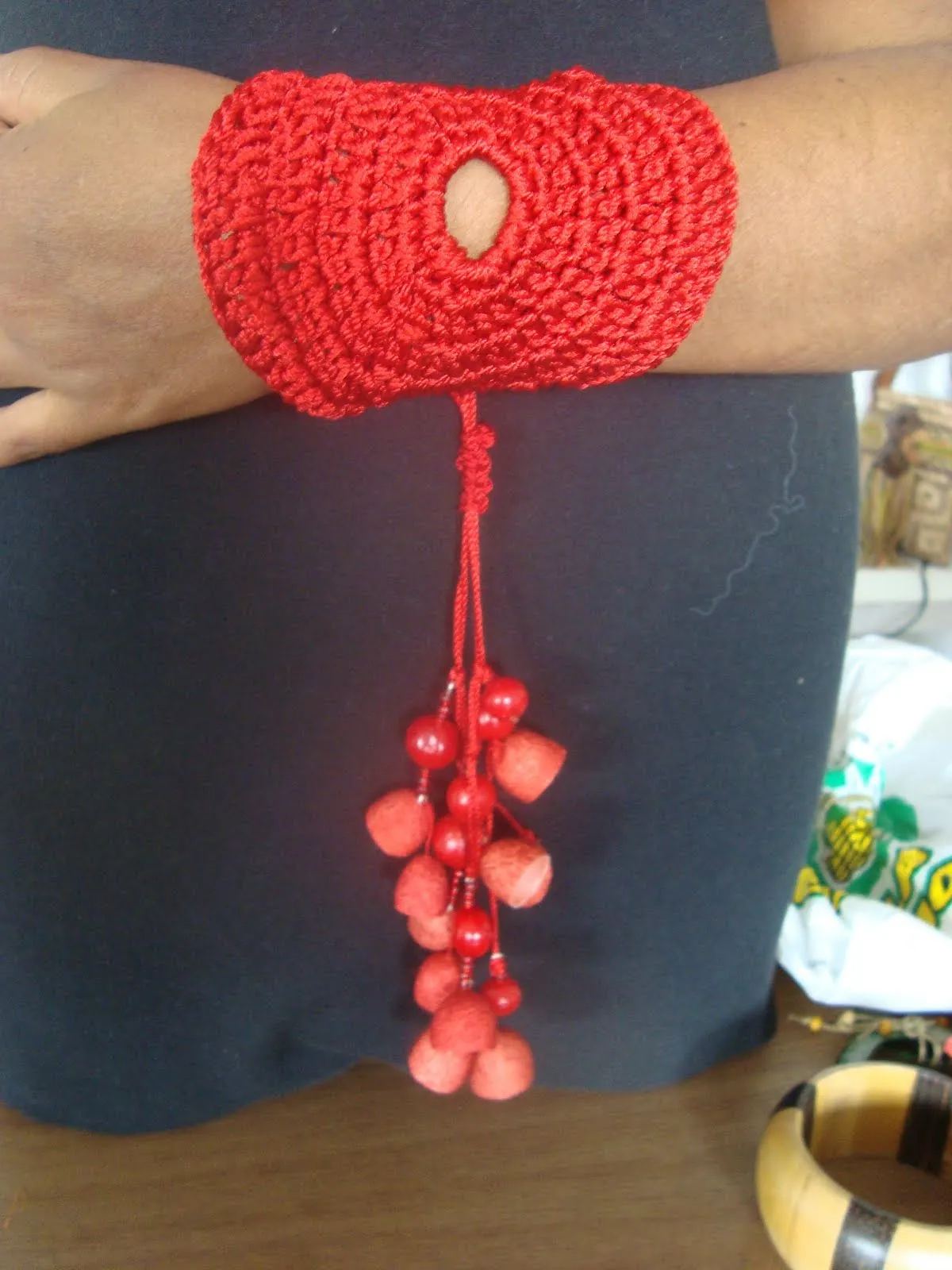 Pulseras tejidas a crochet - Imagui