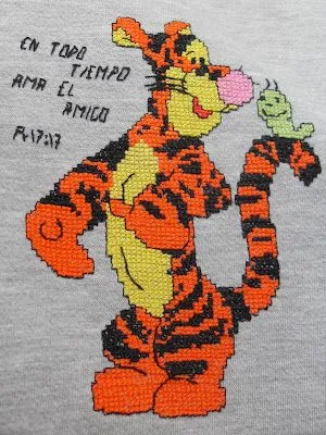  ... puntadas les muestro el tigger que esta bordado en la sudadera que