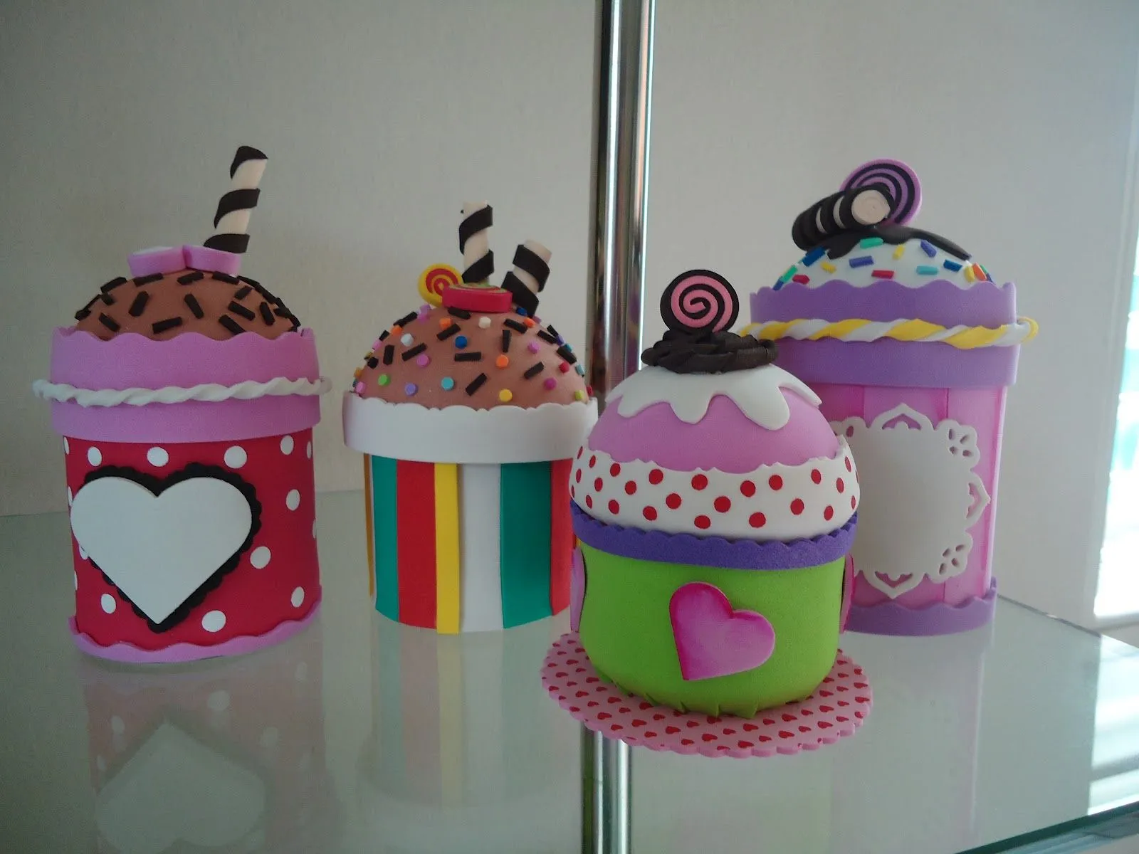 Puntitos...: Cupcakes en foami