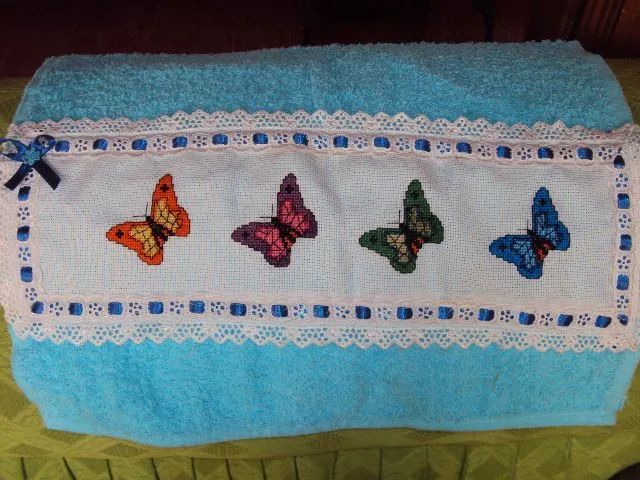 PUNTO DE CRUZ: MARIPOSAS DE COLORES PEQUEÑAS