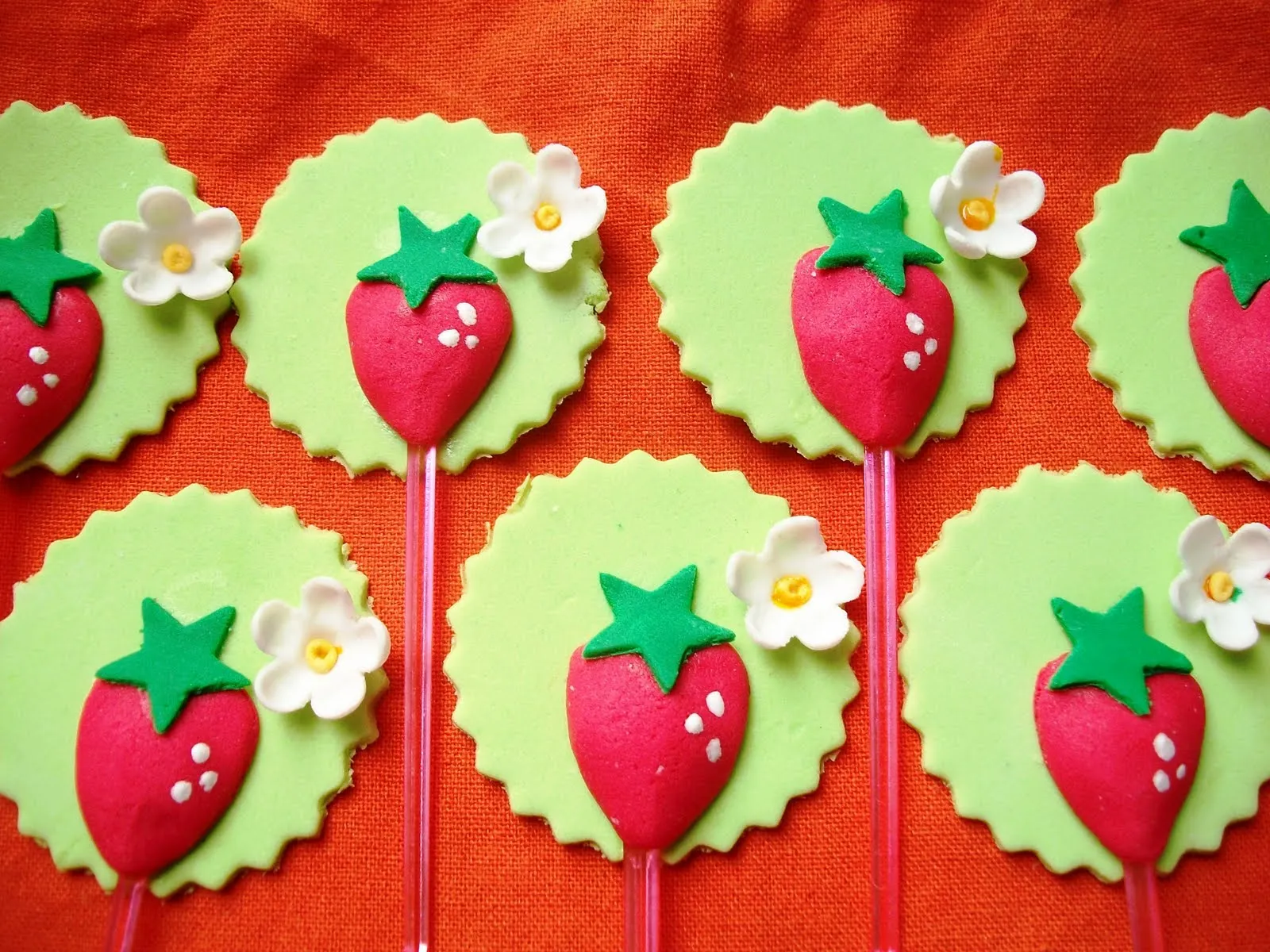 A Punto Nieve: TOPPERS FRUTILLITAS y mas