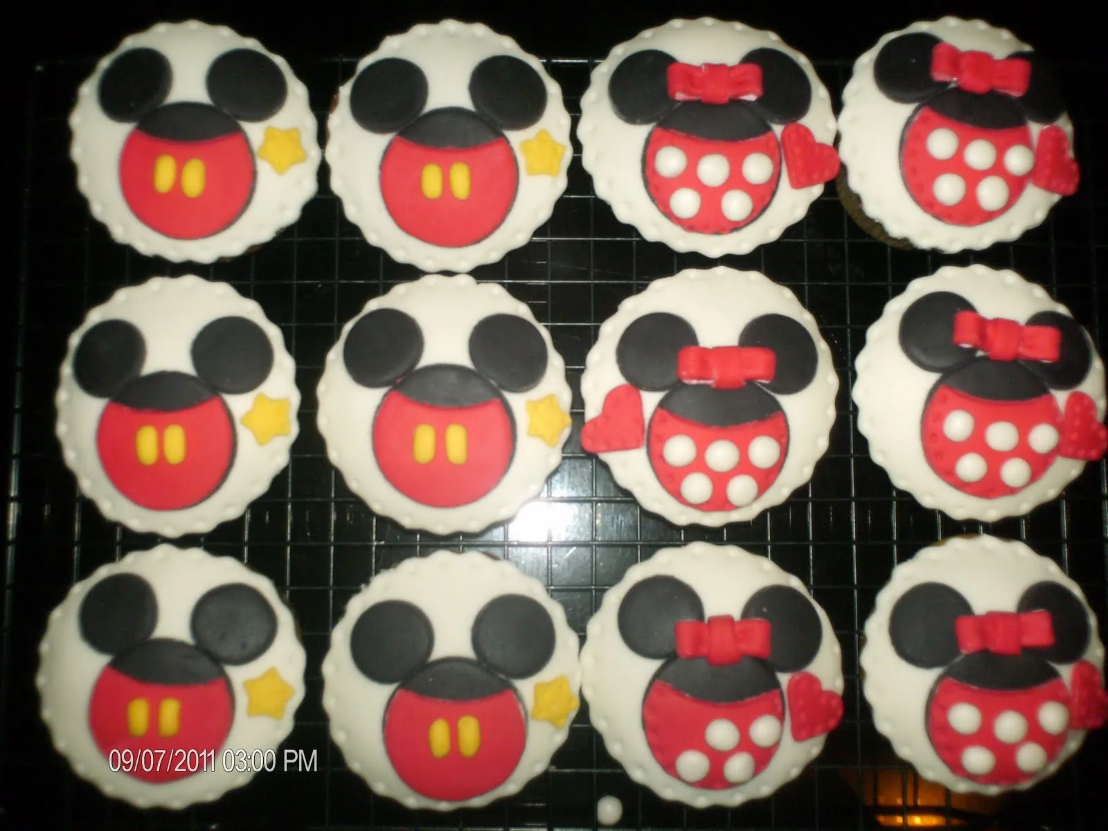 QQCupcakes!: Mickey & Minnie Cupcakes!