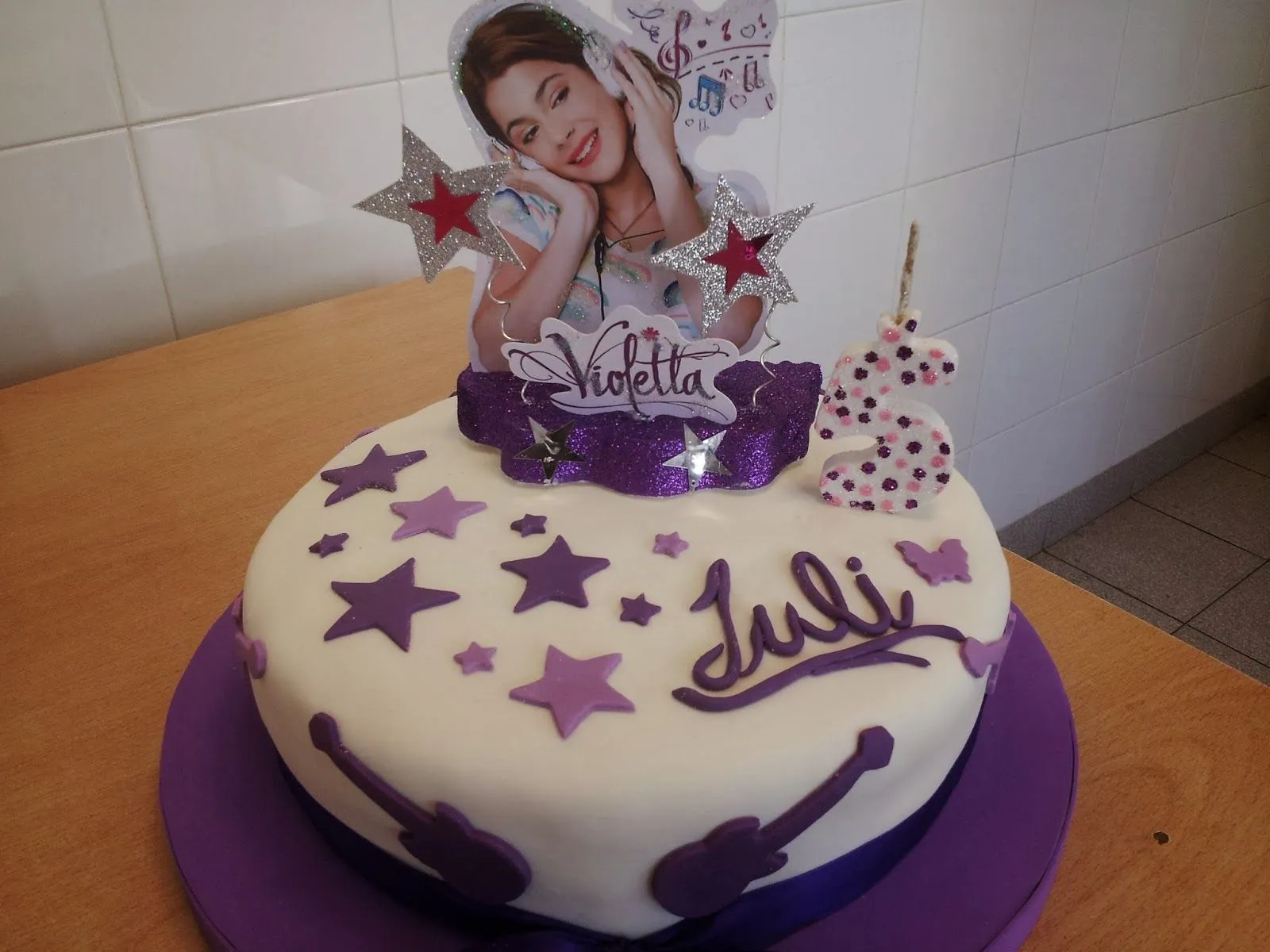 QUIERO ALGO DULCE!: TORTA FOTO VIOLETTA