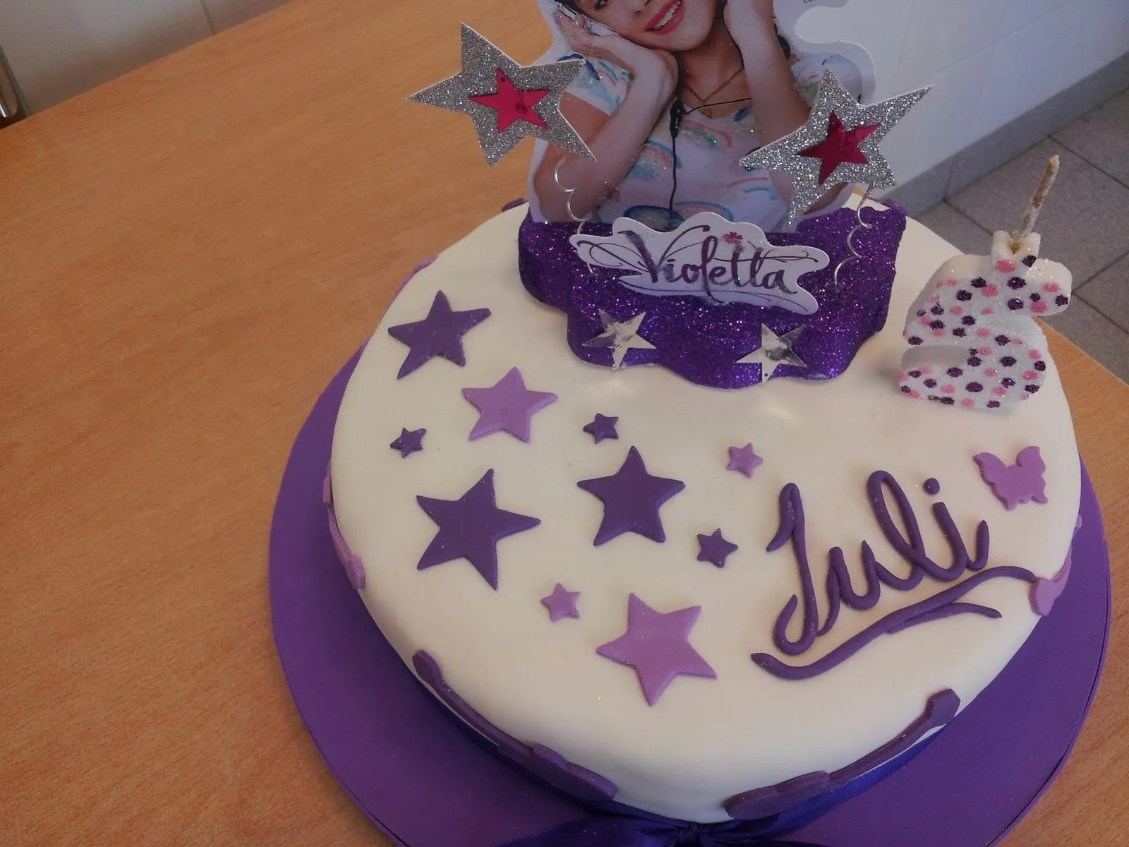 QUIERO ALGO DULCE!: TORTA FOTO VIOLETTA