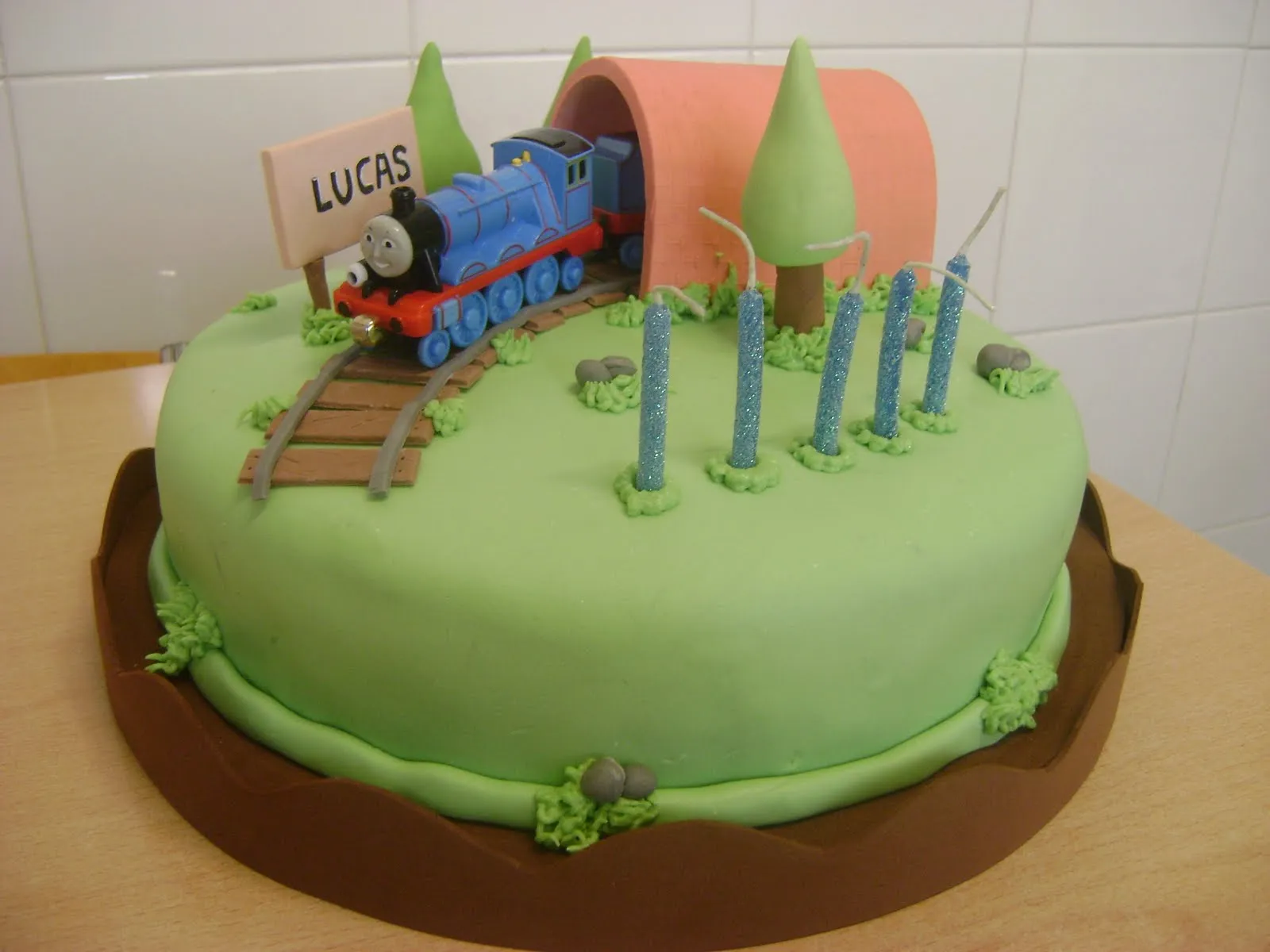 QUIERO ALGO DULCE!: TORTA TREN THOMAS