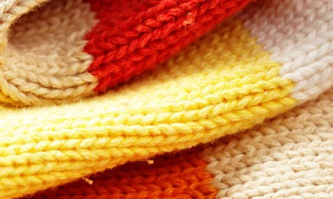 Quitar bolitas en la ropa de lana http://www.pinterest.com ...