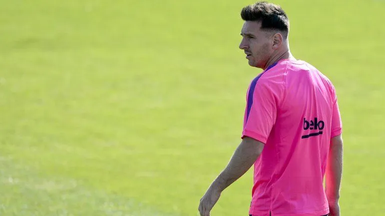 Con nuevo look, Messi volvió a los entrenamientos con Barcelona ...