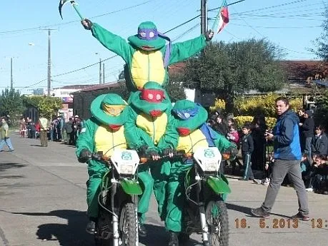 Las "Tortugas Ninja" de Carabineros se presentaron en la plaza de ... Las "Tortugas Ninja" de Carabineros se presentaron en la plaza de ...