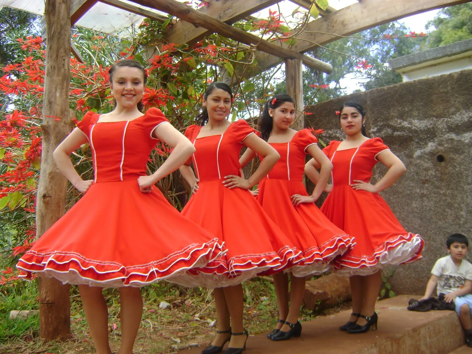 Radios Creaciones: "DISTINTAS SANGRES PARA LAS DANZAS CHILENAS"