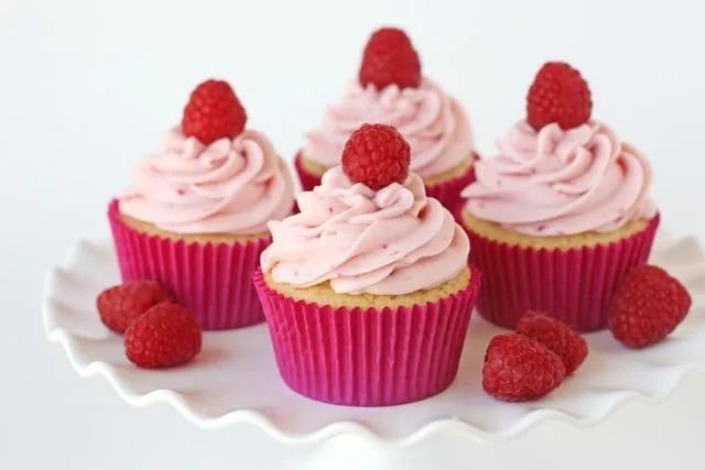 Raspberry Vanilla Cupcakes » Glorious Treats