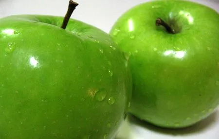 Razones para comer una manzana verde al día | Buena Salud