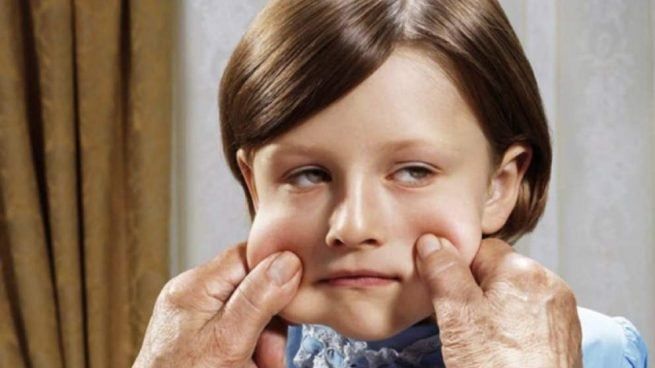 Las razones que explican el deseo de algunas personas de pellizcar las mejillas