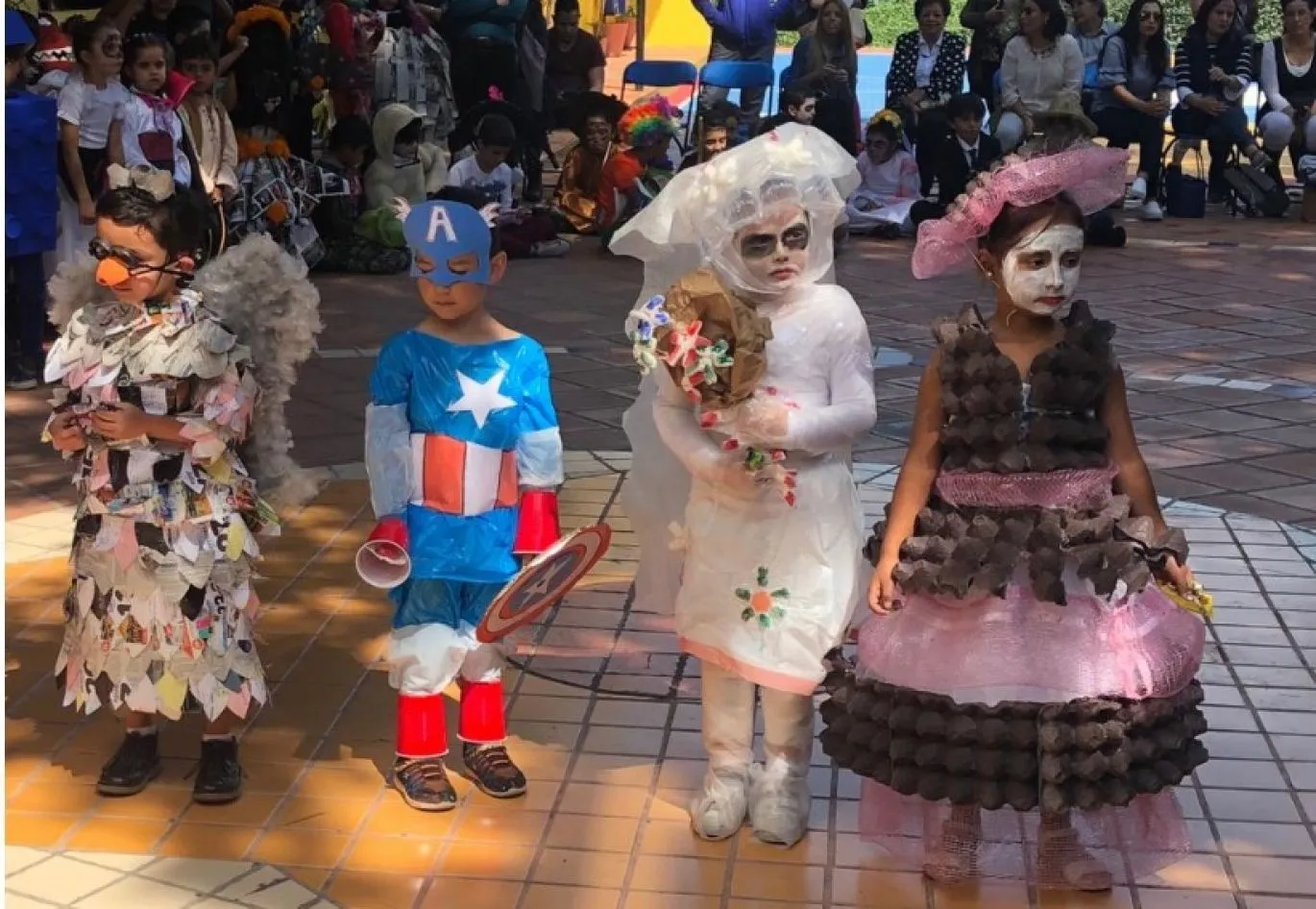 Realiza el Colegio Hikma concurso de disfraces con material reciclado - Colegio Hikma | Modelo Activo, pionero en Puebla