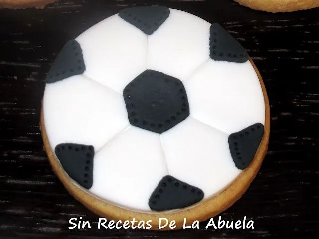 SIN RECETAS DE LA ABUELA: GALLETAS "BALONES DE FÚTBOL" DECORADAS ...