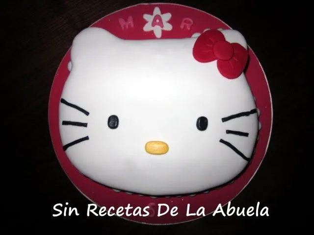 SIN RECETAS DE LA ABUELA: TARTA HELLO KITTY CON FONDANT DE NUBES.