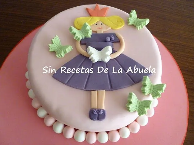 SIN RECETAS DE LA ABUELA: TARTA PRINCESA ANA CON FONDANT DE NUBES.