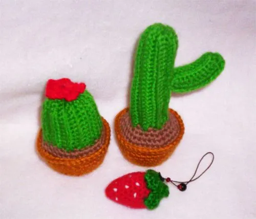 recetas y amigurumis: Dos cactus y una frutilla