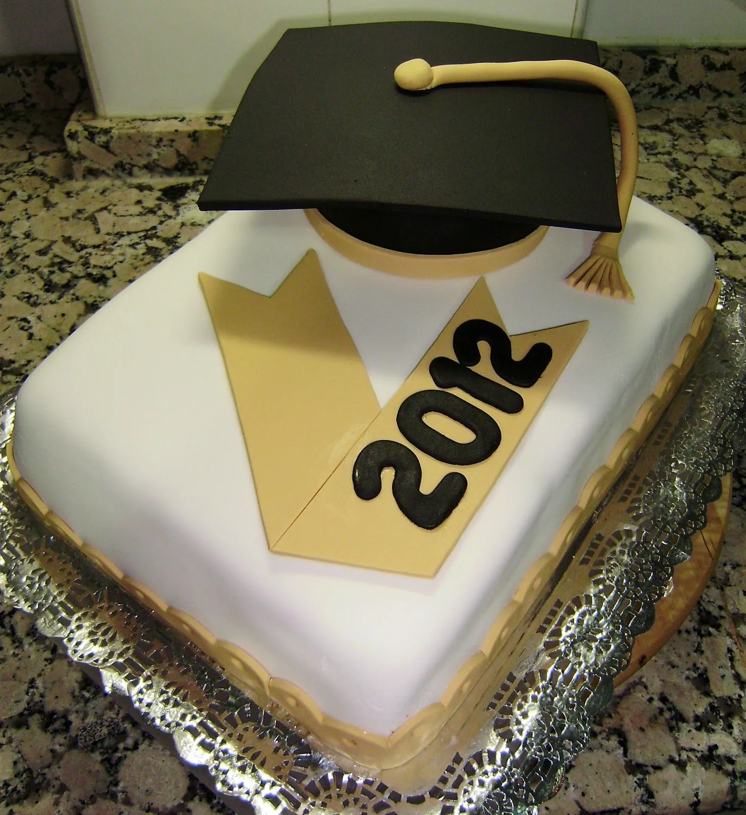 Las dulces recetas de Mari: Galletas y tarta de graduación para Sergio