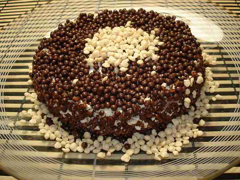 Las recetas de Silvia: Torta de chocolate rellena decorada con ...