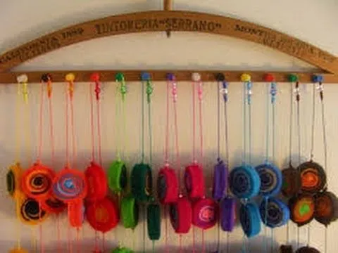 RECICLAJE CON PERCHAS EN DESUSO MANUALIDADES FACILES - YouTube