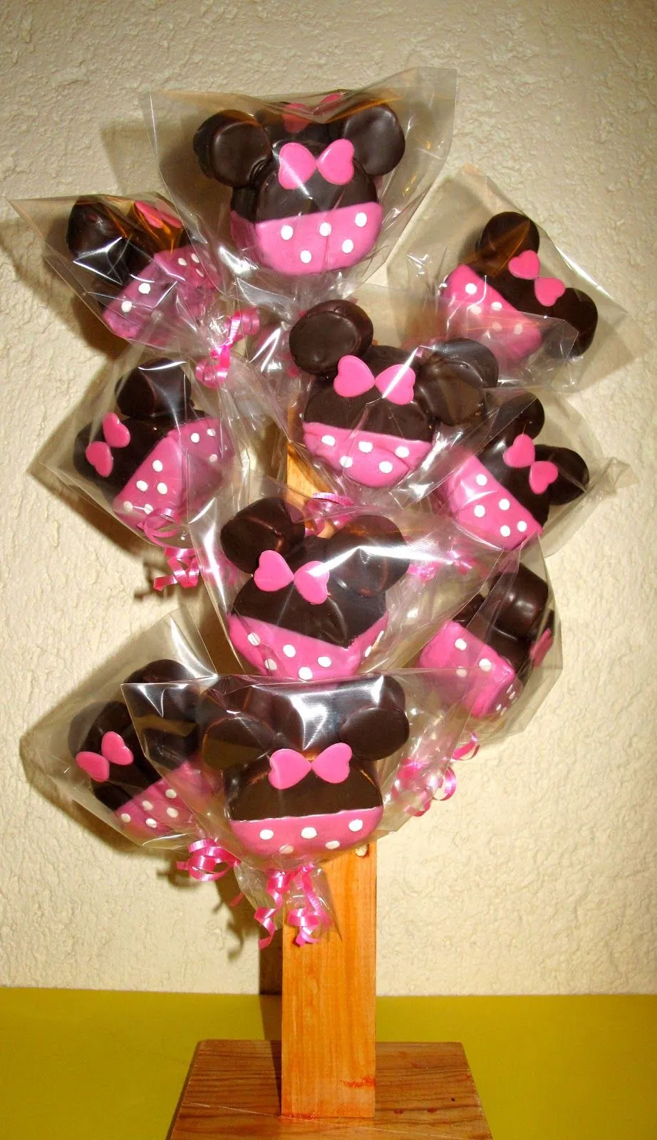 Recuerdos, arreglos y mesas de dulces Kisecillo: Paletas de Minnie ...