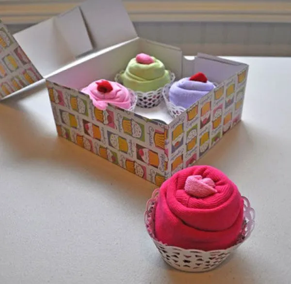 Regalos originales para bebés: cupcakes de ropa