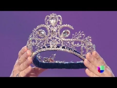 Reina de belleza se escapa con la corona tras ser “destronada ...