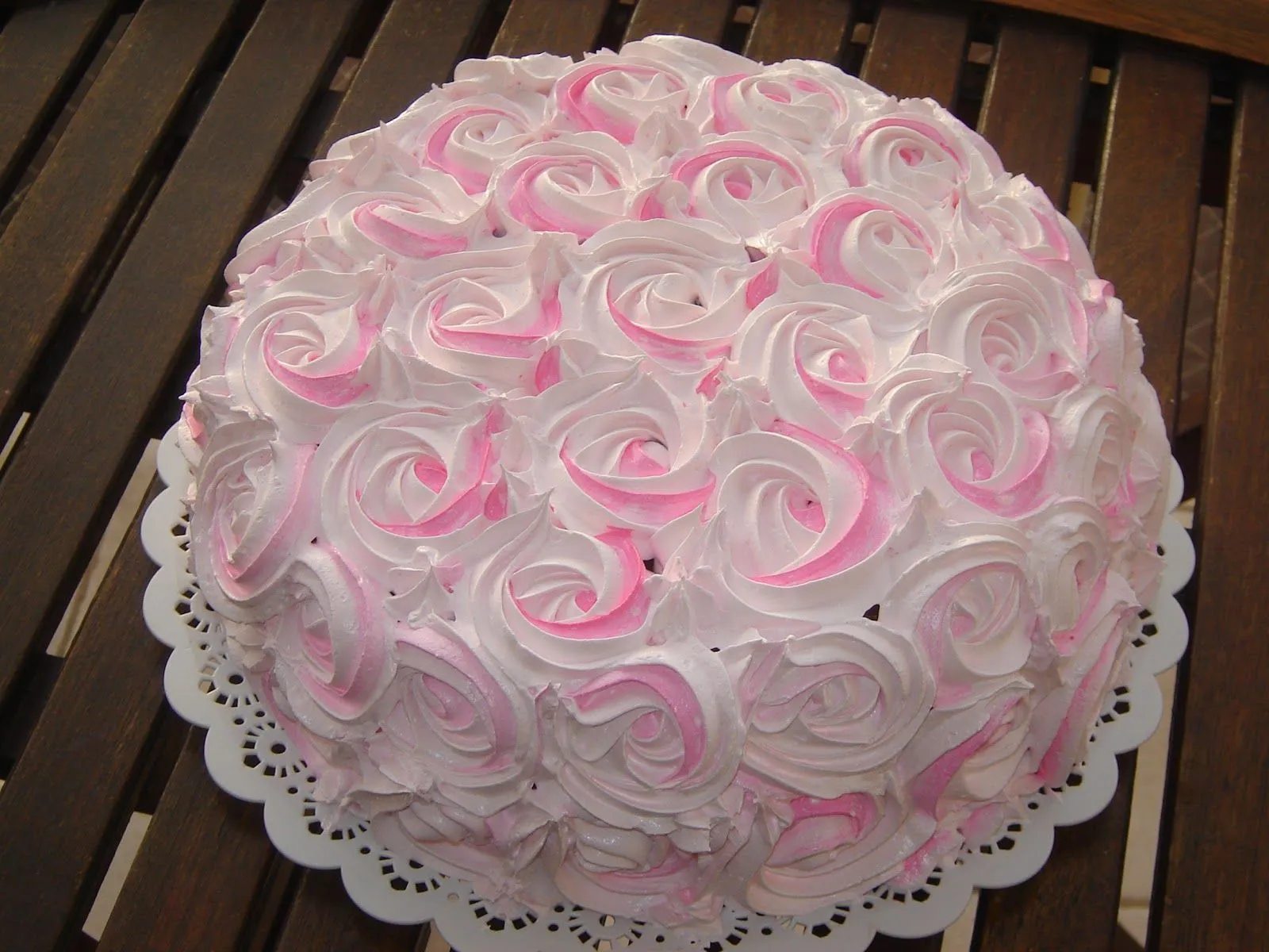 Reina Galleta: Torta con Rosas de Merengue