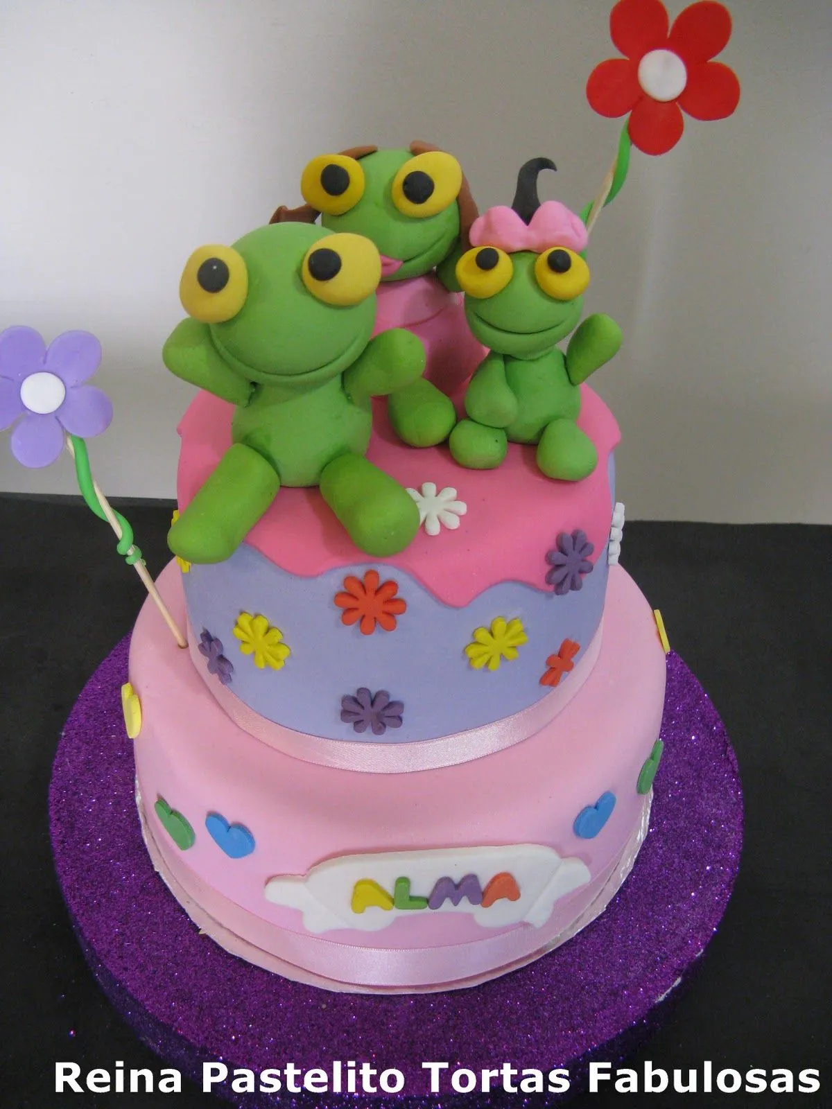 Reina Pastelito Cupcakes Tortas: Torta Fabulosa Sapo pepe Pepa y ...