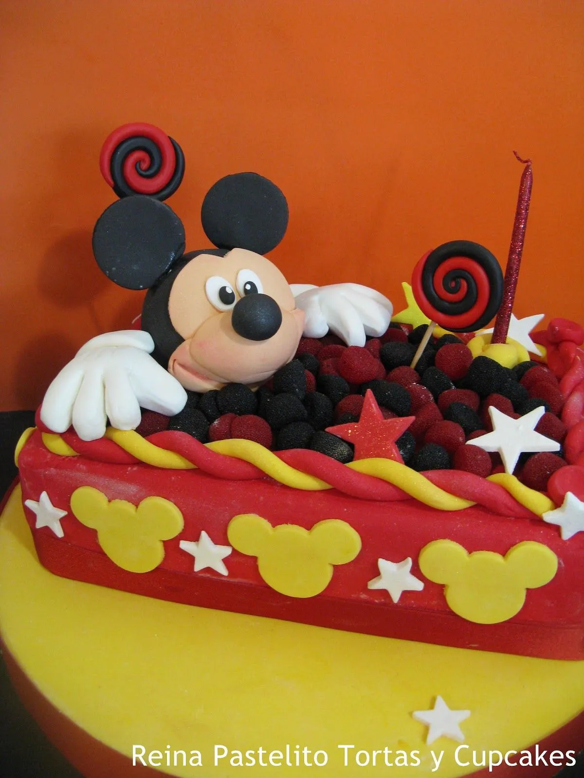 Reina Pastelito Cupcakes Tortas: Torta Rectangular Mickey Mouse ...