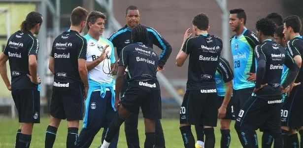 Renato Gaúcho pede a jogadores "reflexão" sobre desempenho nos ...