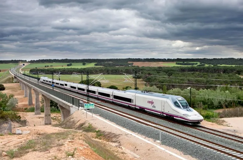 RENFE sube el billete de los trenes AVE y Larga Distancia hasta un ...