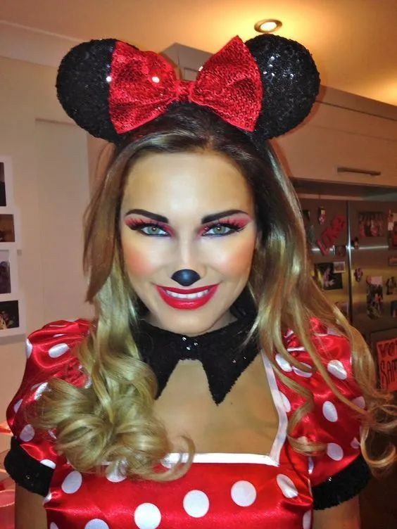 Resultado de imagen para maquillaje de minnie | Disney halloween makeup, Halloween makeup looks, Minnie mouse halloween