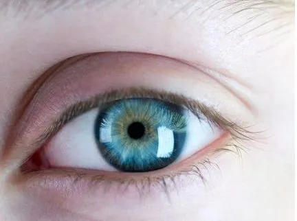 Consigue con el láser unos ojos azules | LA REVISTA DE CIRUGIA ...