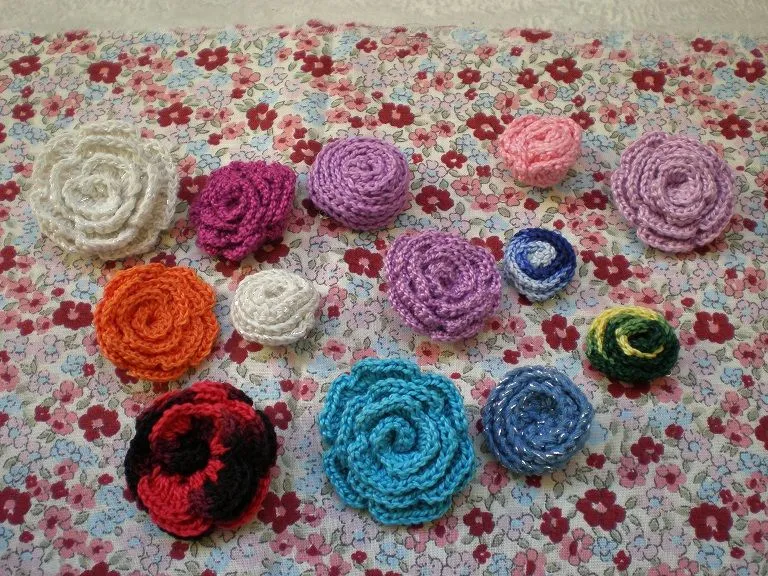 Rinconcito de Hada Nocturna: Nuevos broches y anillos a crochet