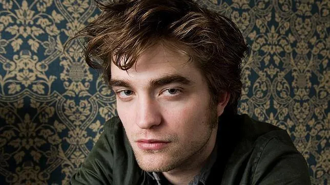 Robert Pattinson: «Me gusta dibujar vestidos de alta costura» - ABC.