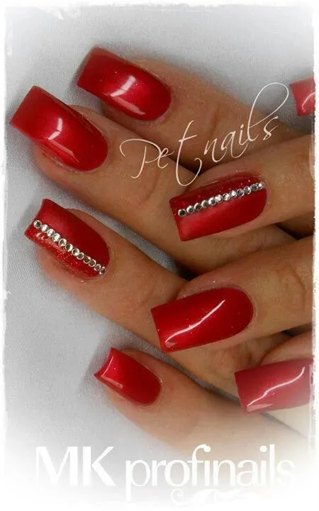 Rojas cob piedras | Uñas | Pinterest