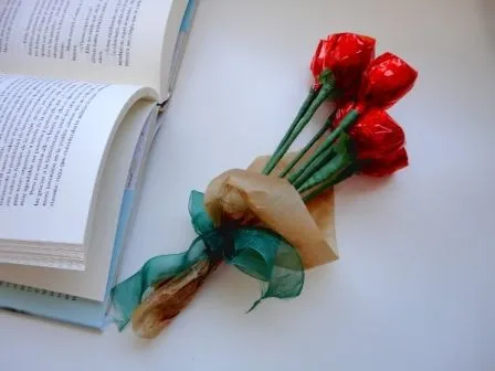 Rosas de chocolate para regalar - Guía de MANUALIDADES