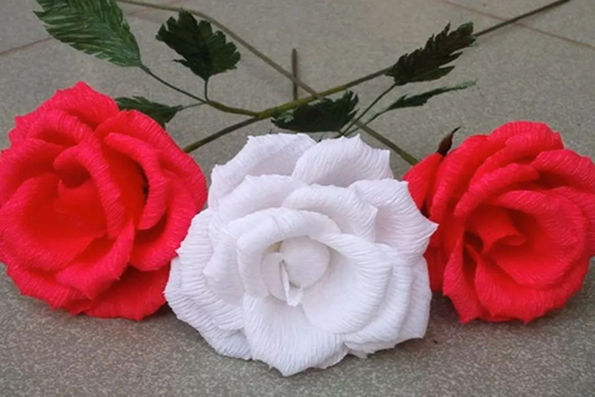 Cómo hacer rosas con papel crepé