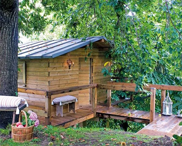 Rustik chateaux: Cabaña en el bosque de 10 m2 para jugar