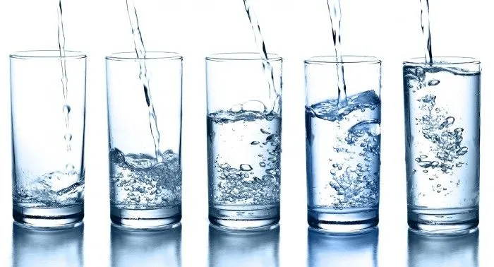 Sabías que tomar 8 vasos de agua al día no está respaldado por la ...